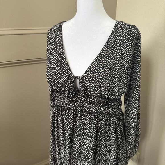 Altar'd State Black/White Layla Peasant Mini Dress Size Small D83258-02A - Picture 2 of 5